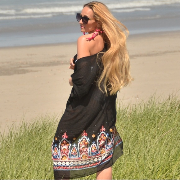 Black Kimono with embroidered details - Picture 2 of 4